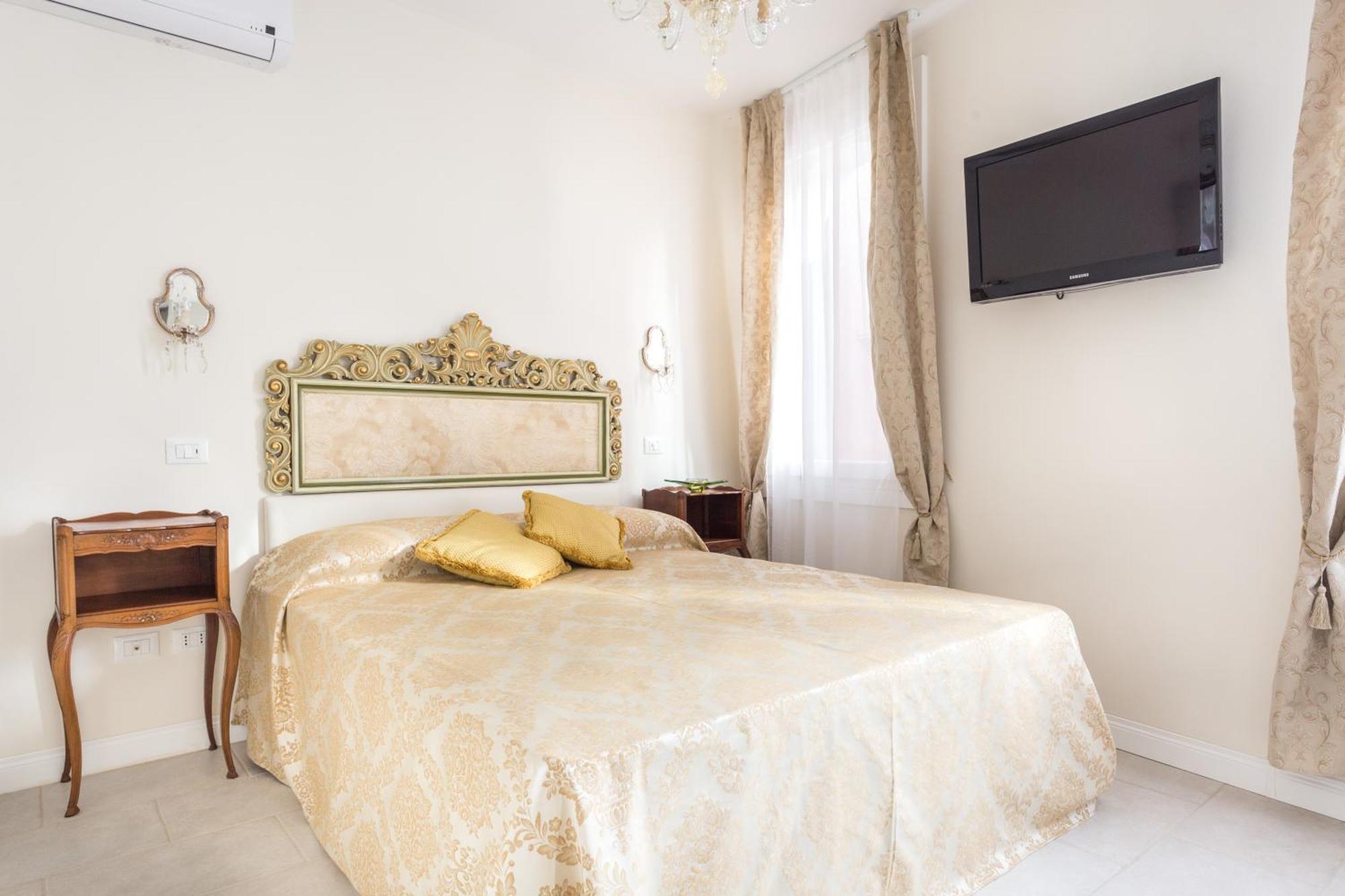 Michelle In Venice Charming Houses Bilik gambar