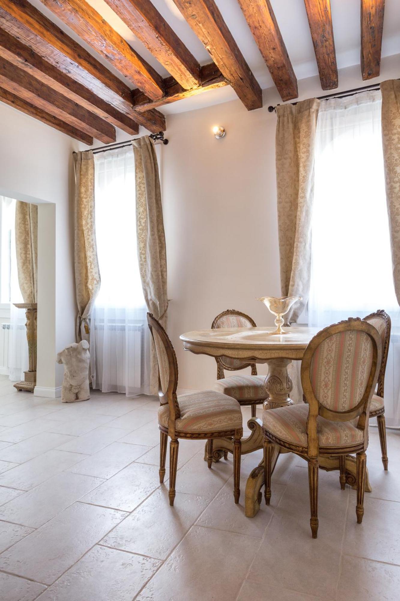 Michelle In Venice Charming Houses Bilik gambar